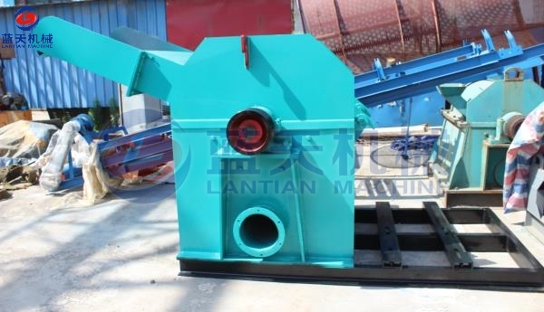 Sawdust Crusher Machine